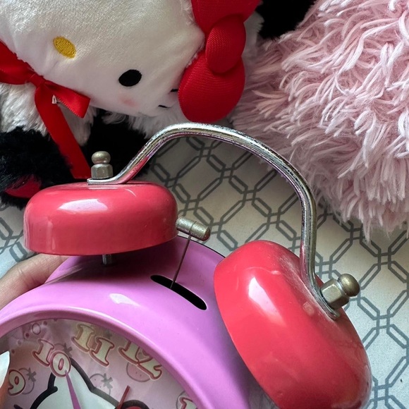 Retro pink and red hello kitty strawberry print clock! - Picture 3 of 4